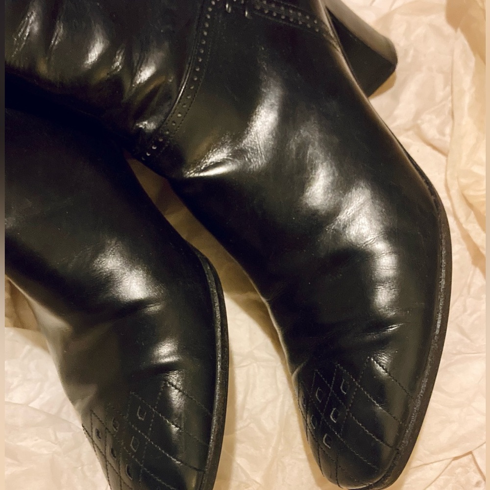 VTG New Salvatore Ferragamo size 6.5 black leather boot